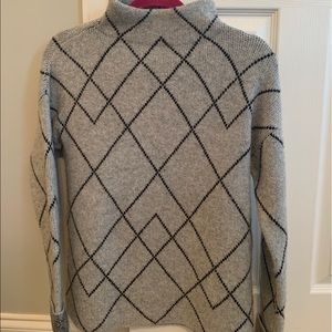 Grey & Black Patterned Long-Sleeve Turtle Neck